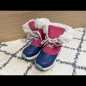 Carter’s snow boots size 8 waterproof